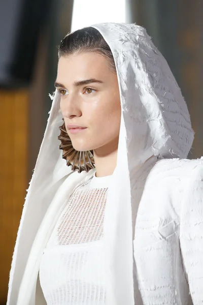Look 17